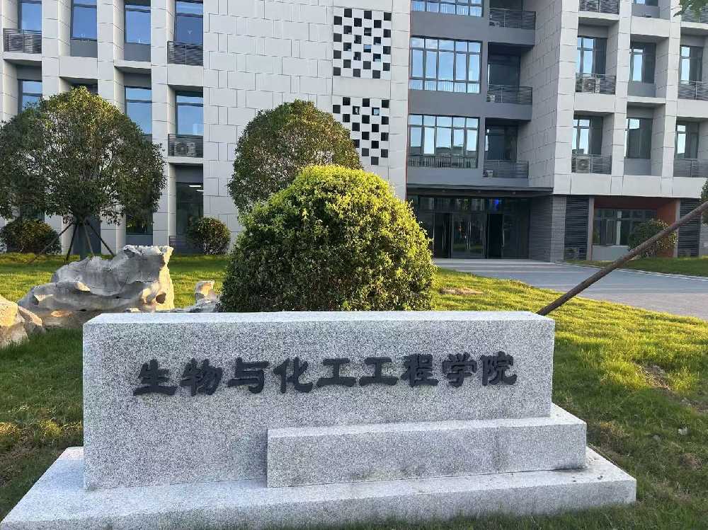 龙泉市扬州职业大学体育场高杆灯项目